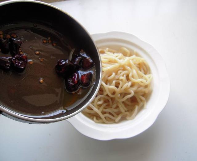 辣鸡面,辣鸡面怎样炒辣鸡才好吃？