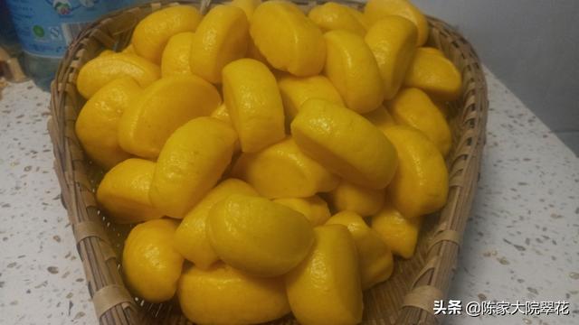 揉面时面团粘手怎么解决？