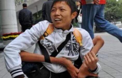 汶川地震,一名残疾小乞丐为灾区捐了185块钱,他的近况如何？