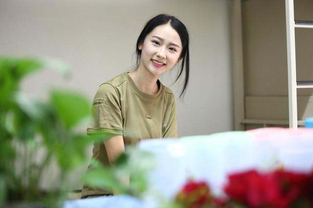 怎么应付一个很婊的室友？