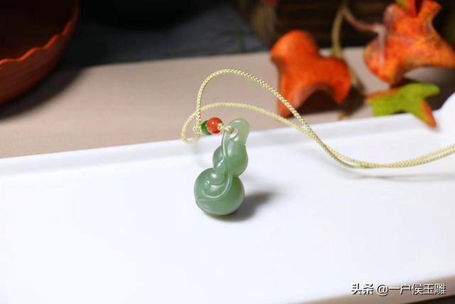 女人适合的翡翠吊坠,翡翠如意适合女士佩戴吗？多少价位合适？