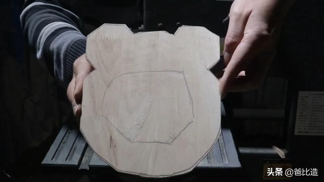 巧虎美食diy玩具:如何用啤酒瓶盖制作小玩具？