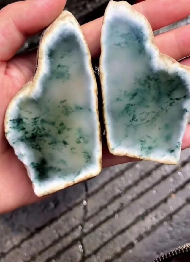 玉手镯a货是什么意思 ,麻烦懂玉的朋友帮我看看是不是a货？