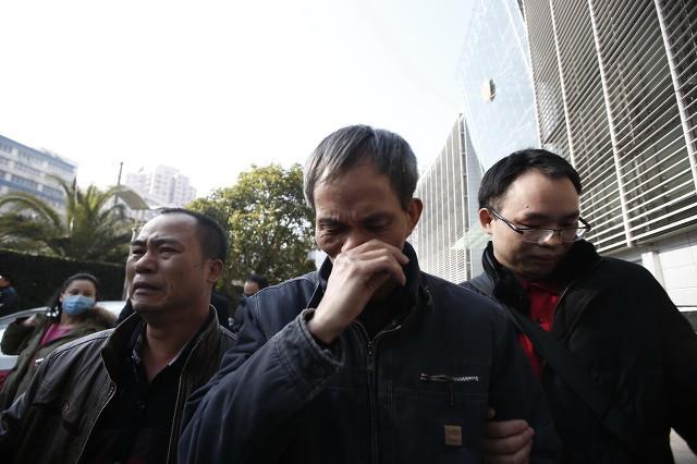俄罪犯用勺子挖隧道越狱:为什么有的犯人赴刑场时是被执法人员全程架起来的