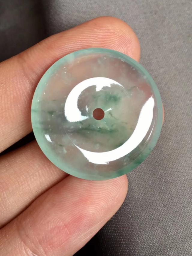 平安扣一般都多少价位,300块钱的翡翠平安扣是真的吗？