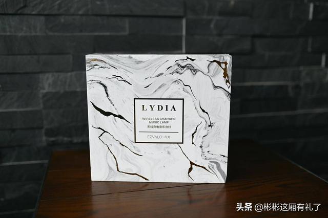 小彬彬前妻:家居展会上看到【EZVALO几光】，求问是个什么牌子？