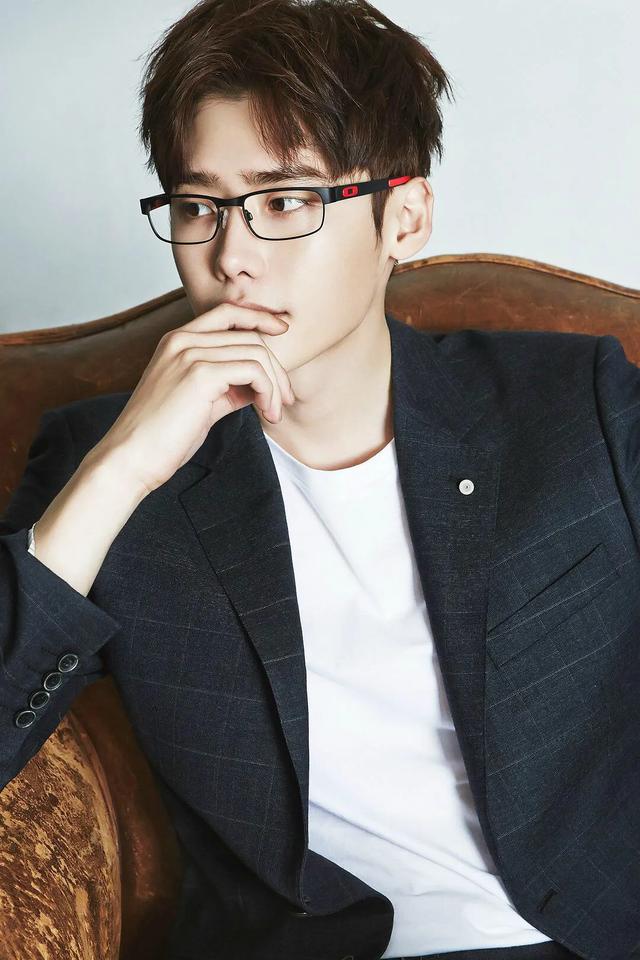 李钟硕演过的电视剧:李钟硕除了演过《W两个世界》，还有什么剧？