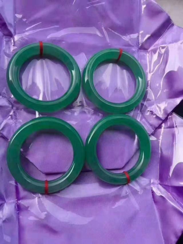 冰阳绿和正阳绿的区别,满绿的翡翠手镯一般什么样的价值最高？