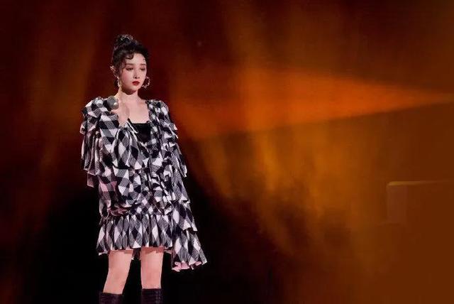 陈小纭回应骂容祖儿:为什么陈小纭都敢怼哭容祖儿？