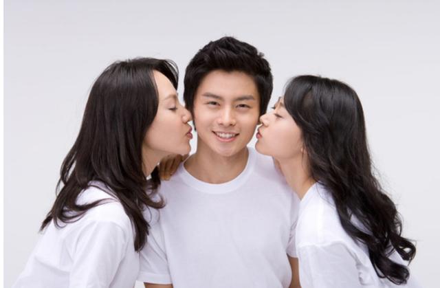 男友多次撩骚被发现,还原谅么？（平时对自己很好）？
