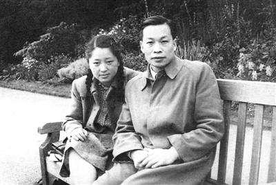 杨振宁夫妇:翁帆与杨振宁婚后，捐赠给清华近200万美元，对此大家怎么看？