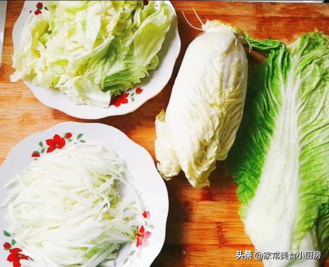 (炖大锅菜白菜怎么切好)请问你们是怎么切白菜的？