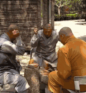 爆笑的动图GIF图片：果然少林寺玩个游戏，也不一样