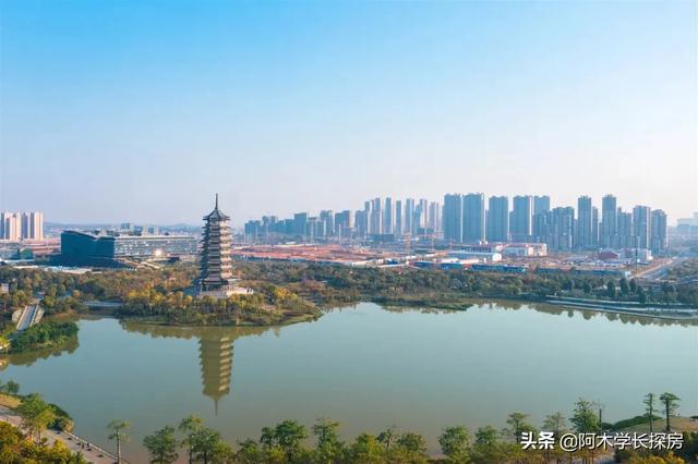 南宁灵异事件楼盘:破2万的五象湖，豪宅渐多，你能说出几个豪宅项目？
