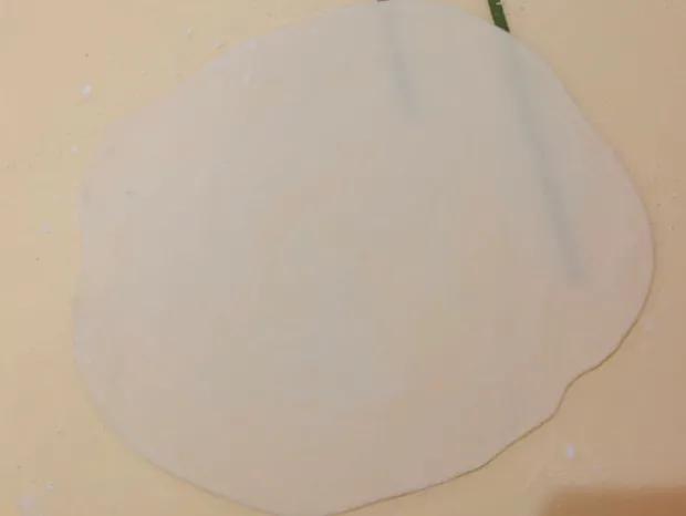 手撕饼的做法,街上早餐摊卖的手抓饼怎么做的？