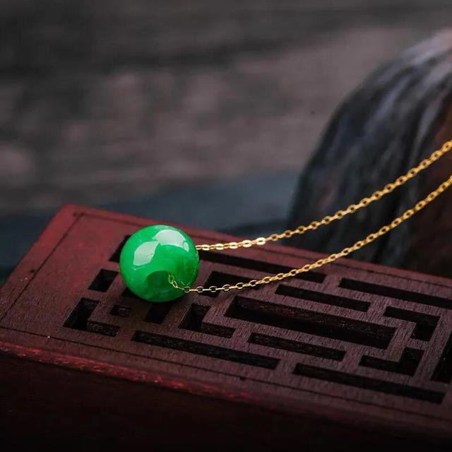 翡翠的棉絮居然散了,翡翠的棉可以作假吗？为什么？