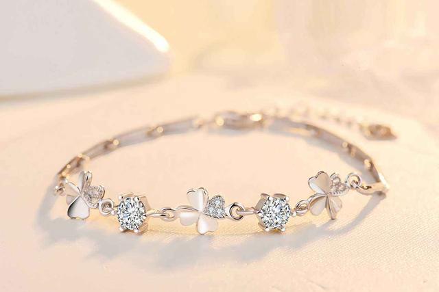 玉镯跟什么一起戴好看,玉镯和玛瑙手链能戴一起吗？