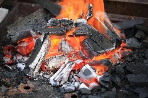 木炭是钾肥吗 家里烧劈柴灰是钾肥吗 头条问答