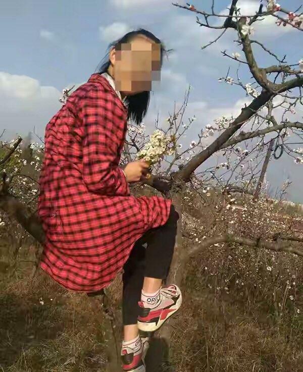 校园欺凌再次出现,15岁少女在校外被多人殴打,随后离家出走不见砂影