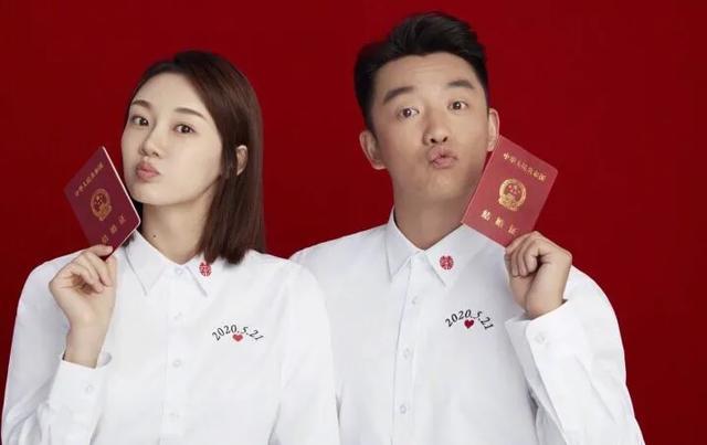 郑凯苗苗机场牵手:郑恺和苗苗结婚了，两人之前有什么交集嘛？