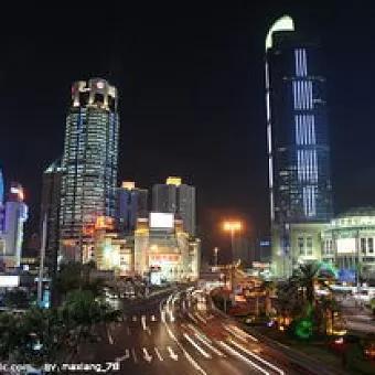 上海批发服装微信:上海较大且有名的服装批发市场在哪里？