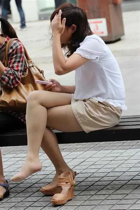 为什么有人喜欢在火车站脱鞋?-惠修网