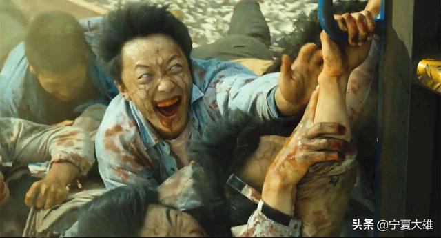 头条问答 - 一些外国丧尸片的丧尸为何非要咬一口才会感染人?