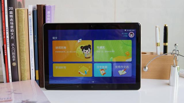 想给上二年级的孩子买一部学习平板电脑,综合来说步步高和优学派,小霸王哪个品牌更好？
