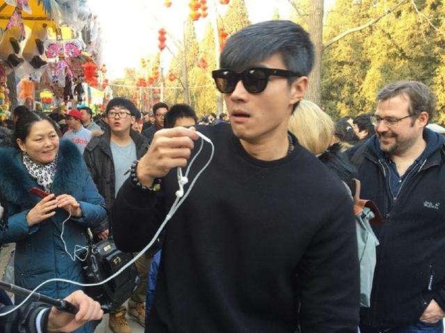 大左个人资料:大左主持的《非正式会谈》好，还是沈凌主持的《世界青年说》好