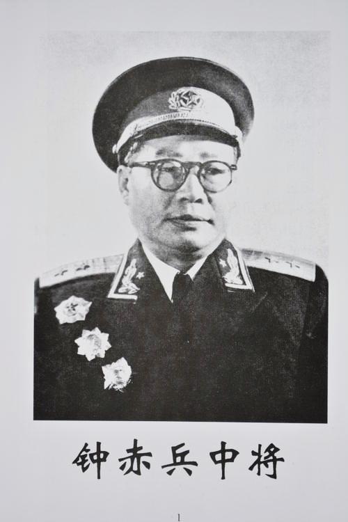 张海迪图片:历史上有哪些残疾人的励志故事？