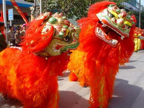 民间舞狮:舞狮是我国优秀的民间艺术，有什么历史渊源