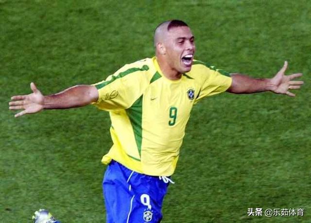 迄今为止，足球史上最难超越的十大巨星球员都有谁？插图46