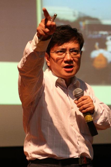 韦慧晓:女生应该上一本大学还是去军校