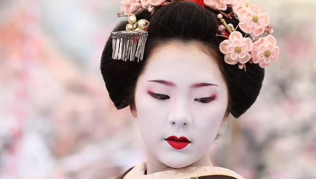 唐代女子化妆步骤:在唐代备受追捧的面靥妆，真的很丑吗？