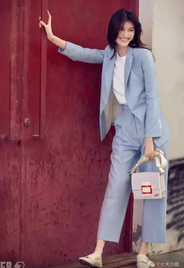 女生不喜欢穿高跟鞋，那么穿西装鞋子要怎么搭配？插图17