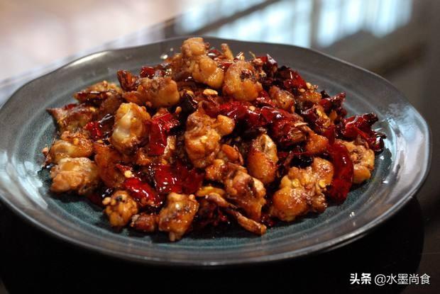 青椒鸡胸脯肉的做法:青椒鸡胸脯肉的做法家常菜 血脂高可以吃鸡胸肉吗？如何做鸡胸肉吃起来才健康？