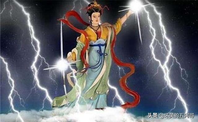 暴雨倾盆,打雷闪电,人在车里会不会被雷击？？
