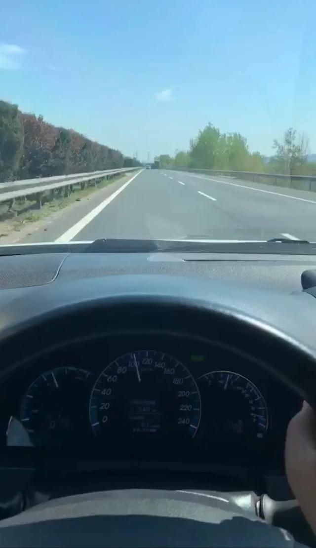 你觉得一个人自驾旅行,如何才不会在开车途中犯困?-生活百科