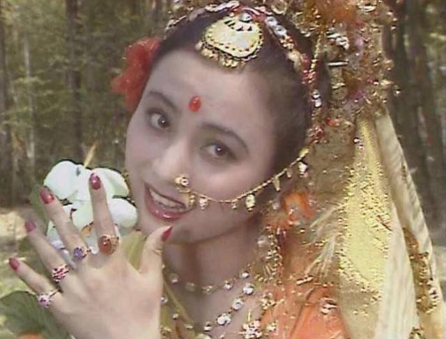 李玲玉简历:曾经的甜歌皇后和最美玉兔精李玲玉，现状如何
