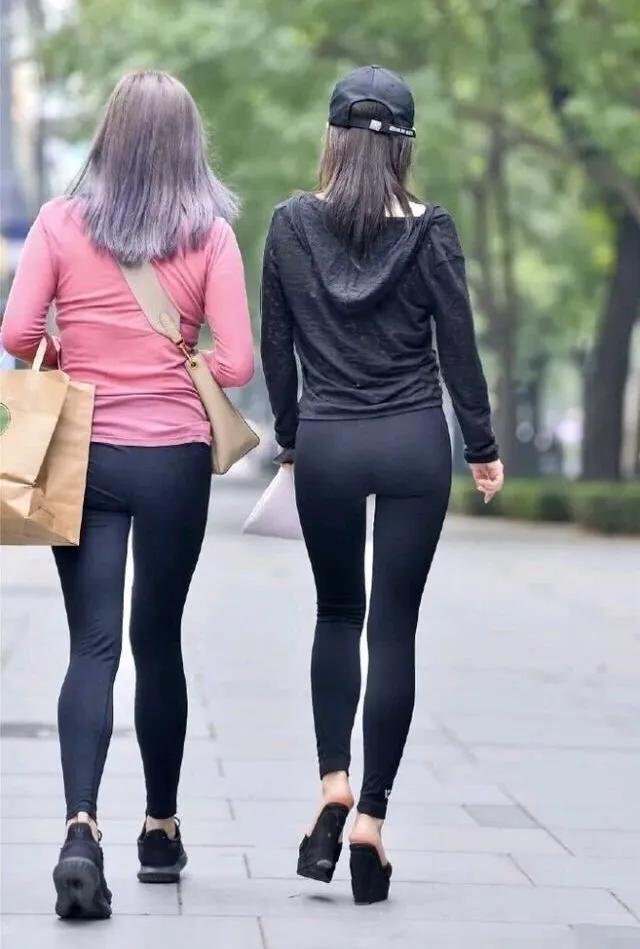 踩脚羊羔绒打底裤:给女朋友买打底裤是踩脚的合适还是连脚的合适？