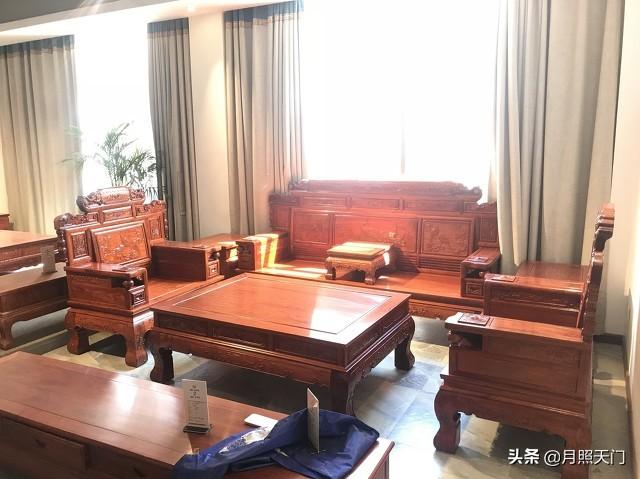 世界上最有钱的狗冈瑟:你见过最有钱的人，是怎么生活的，真的是纸醉金迷灯红酒绿？