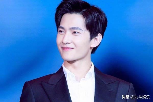 炎亚纶回应同性:哪些娱乐圈八卦你听了觉得难以置信