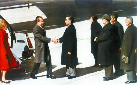 水门事件是怎么回事:导致尼克松下台的“水门事件”，究竟触怒了美国人的哪根神经？