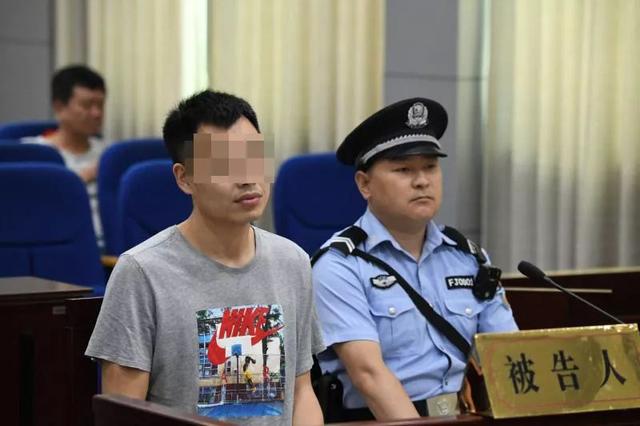 关于打老师事件,网友们用现在的价值观和教育理念去评价20年前的教育方式,合理吗？