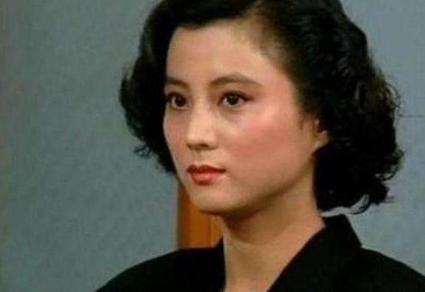 李玲玉简历:曾经的甜歌皇后和最美玉兔精李玲玉，现状如何