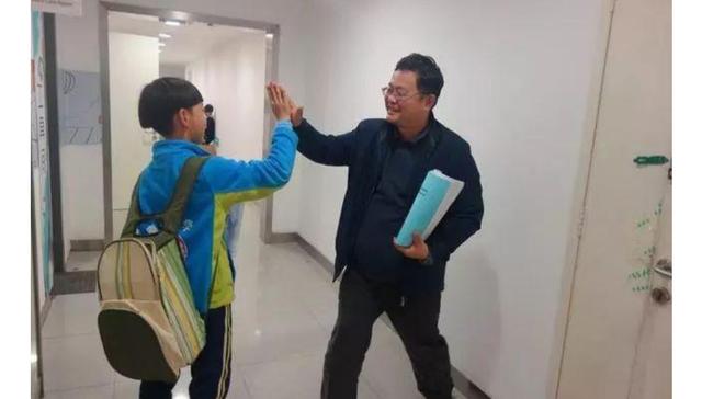 何烈胜:关于当年裸跑弟你知道现在怎么样了吗？这种教育你怎么看？