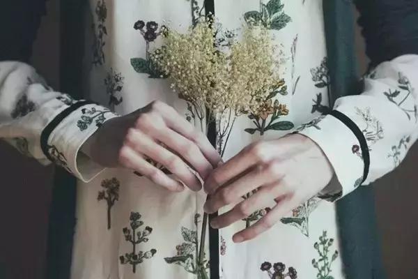 晚安说说语录190218：你要把温柔跟可爱藏起来，留给值得和喜欢的人