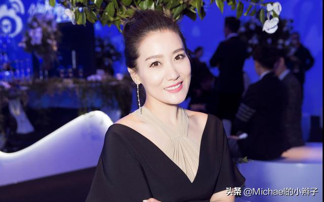 香港歌手:港台“实力歌手”的唱功与大陆“国家队”的歌手相比，谁更厉害？