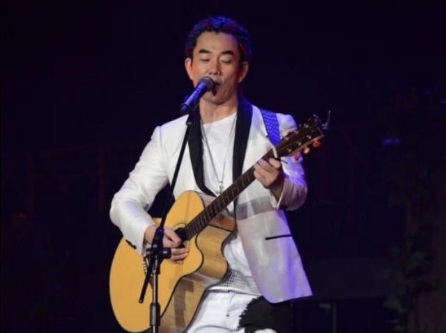 中国有10首代表作以上的男歌手吗？他是谁？