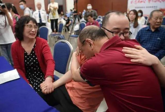 丈夫将儿子弄丢导致离婚，32年后孩子找回，昔日夫妻会复婚吗？